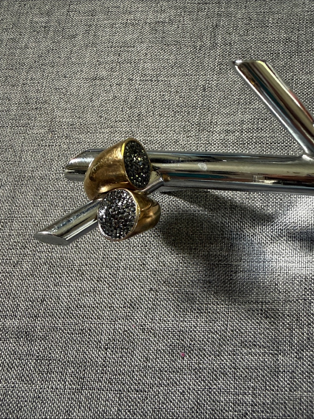 henri bendel Gold Tone Druzy Accent Rings — Black Pave Crystal; Sz -4